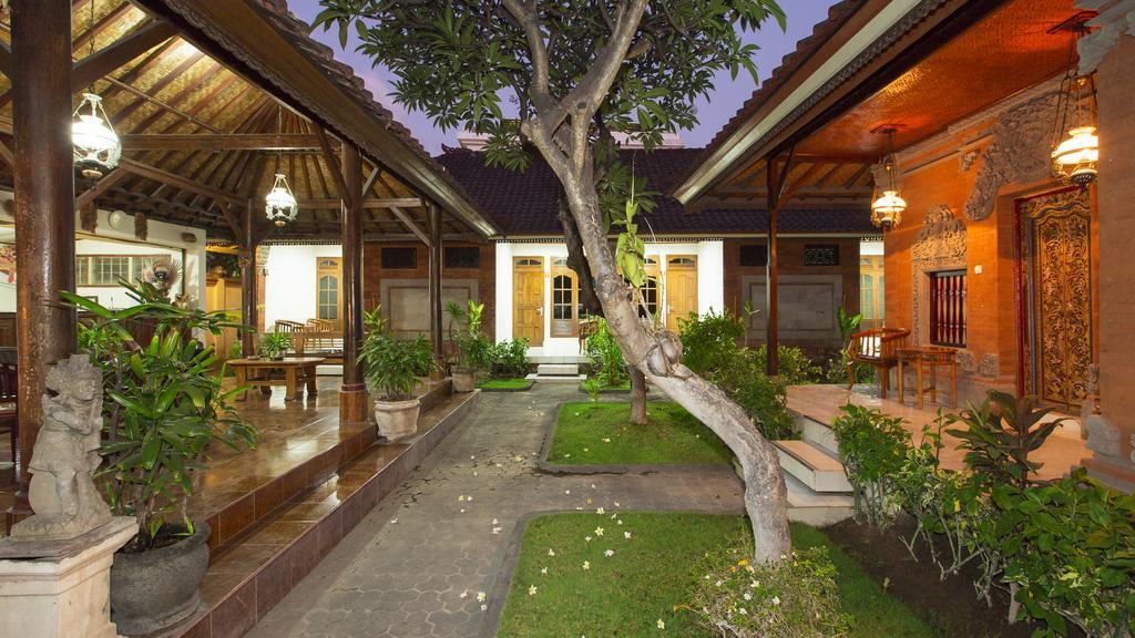 Hotel Surya Tropical Kuta à Kuta Lombok Extérieur photo