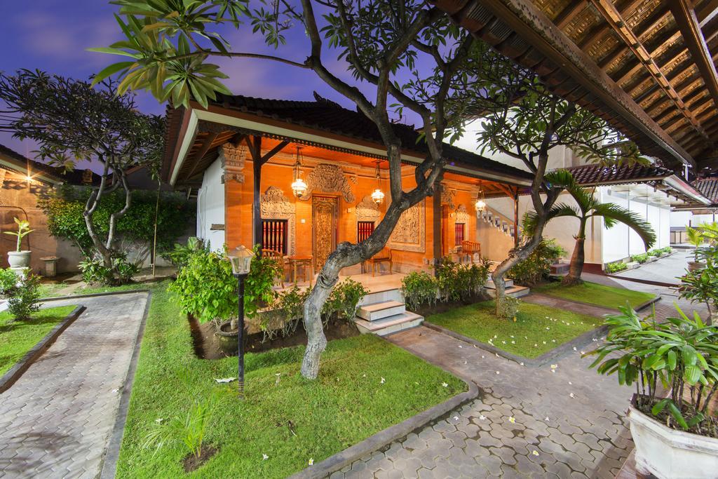 Hotel Surya Tropical Kuta à Kuta Lombok Extérieur photo