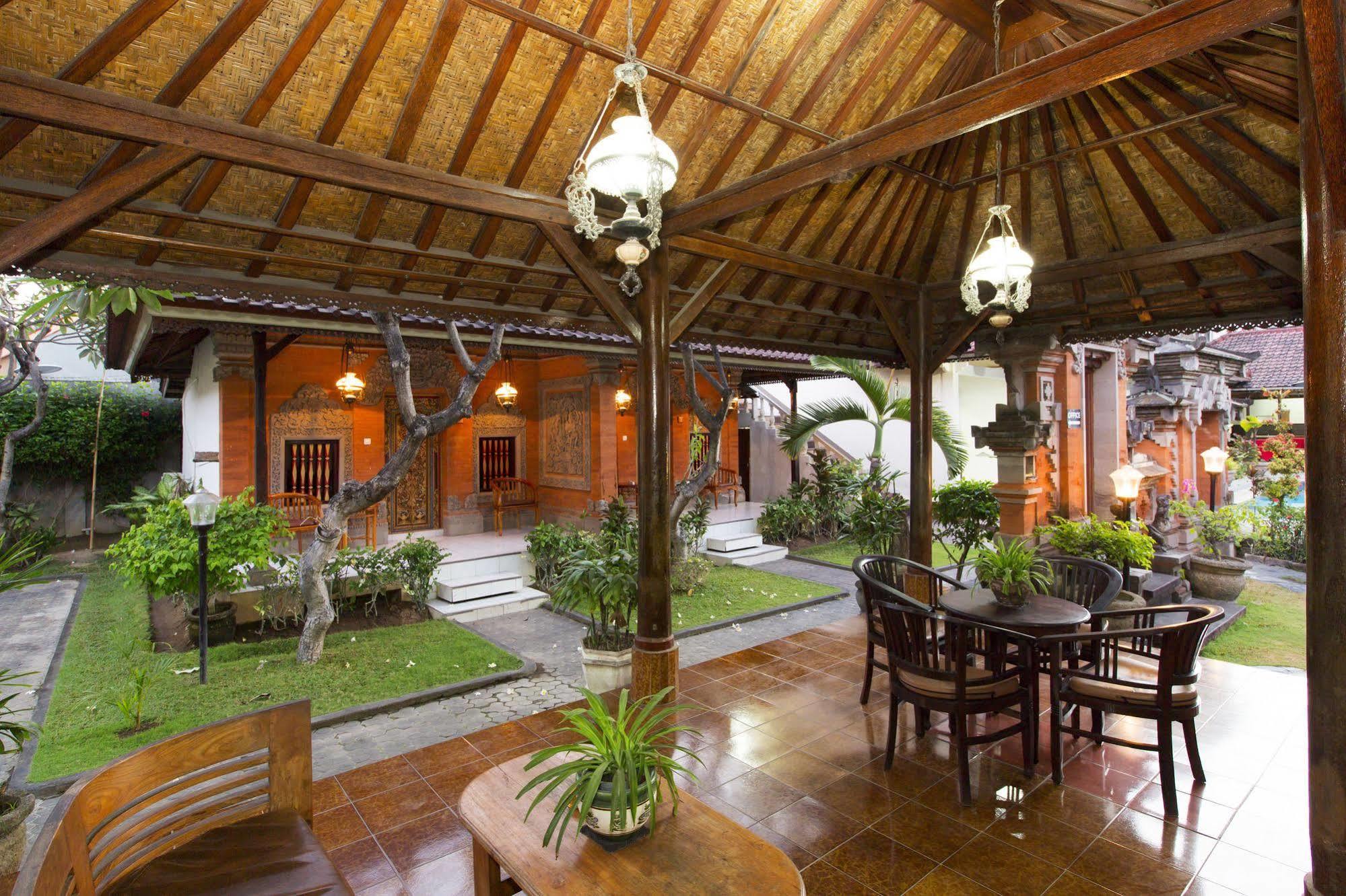 Hotel Surya Tropical Kuta à Kuta Lombok Extérieur photo