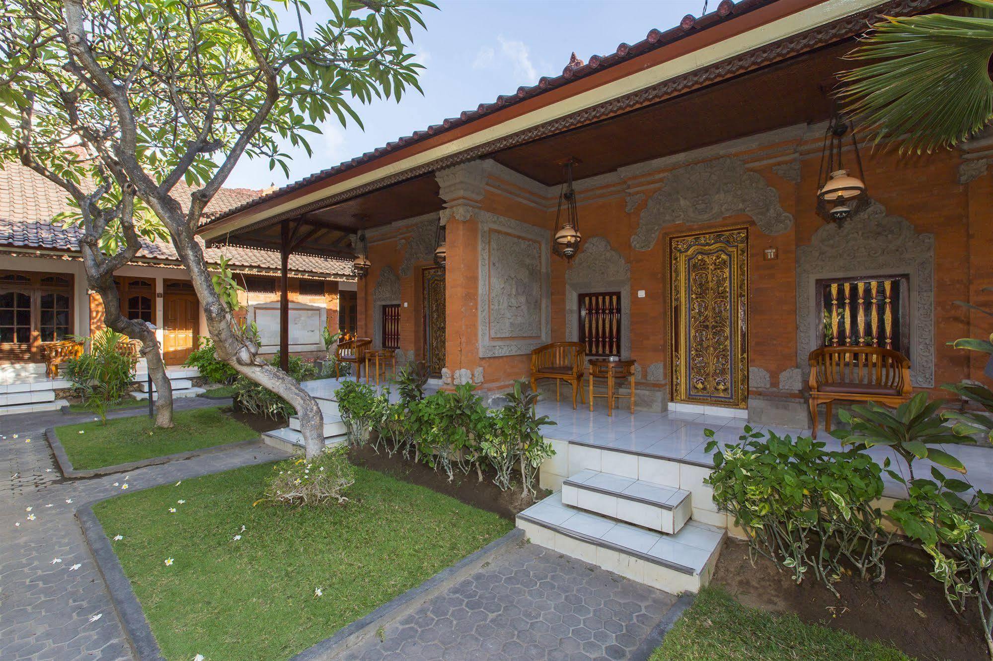 Hotel Surya Tropical Kuta à Kuta Lombok Extérieur photo