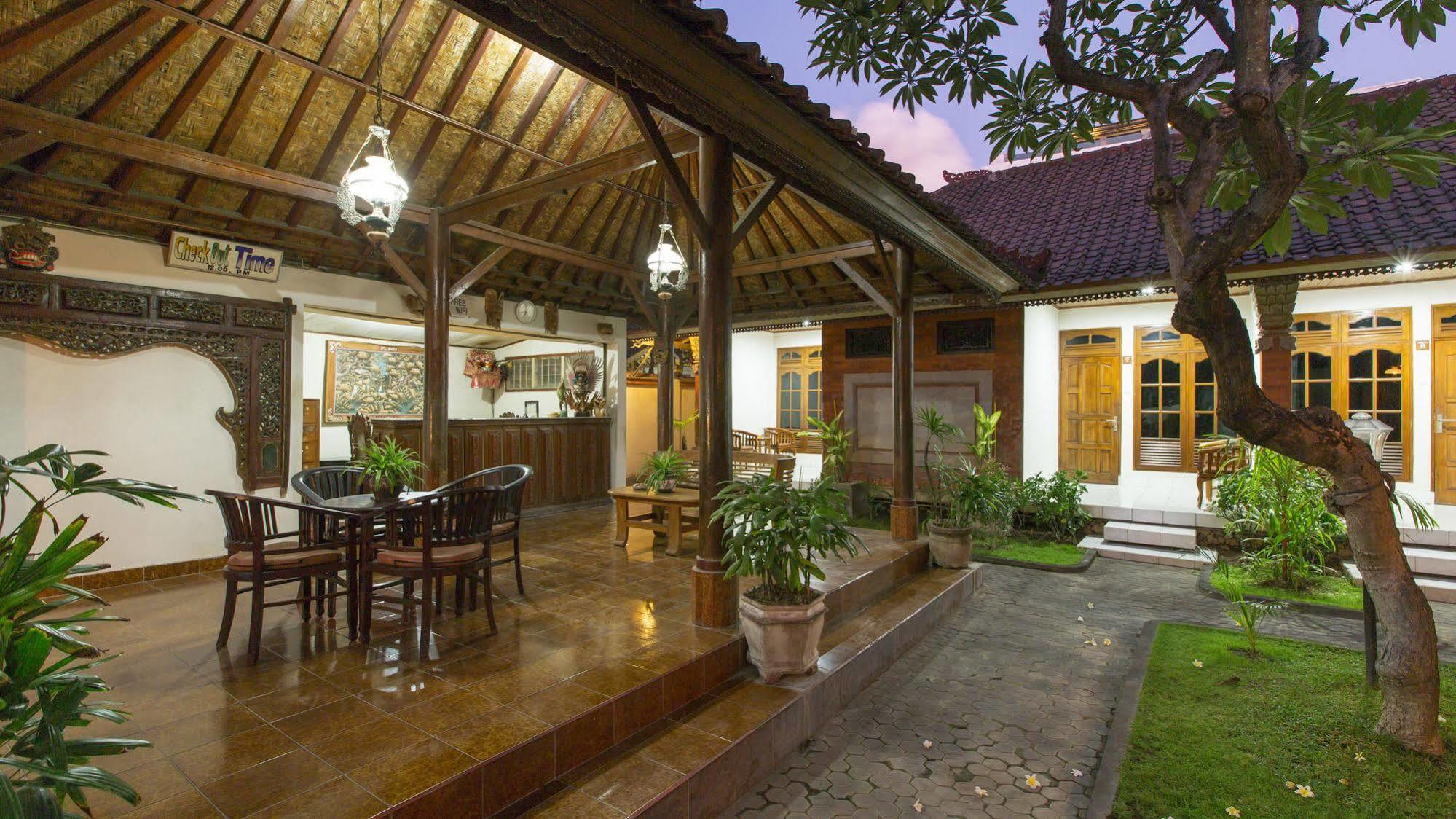 Hotel Surya Tropical Kuta à Kuta Lombok Extérieur photo